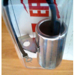Condensador para encendido Femsa. Soporte curvado.