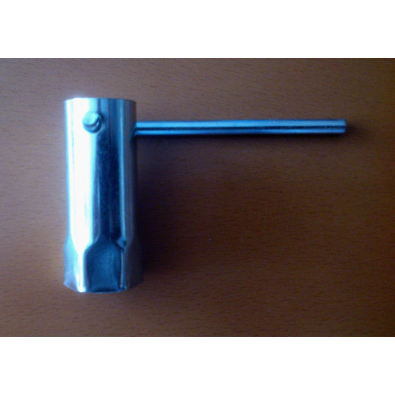 Llave de bujías universal plegable.