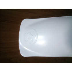 Front fender cross in white.