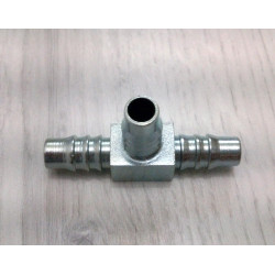 Conector tipo T para tubo de gasolina.