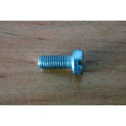 Tornillo fijación pipa entrada.