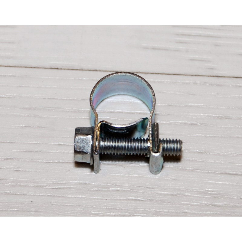 Abrazadera con tornillo para tubos gasolina 10-12 mm.