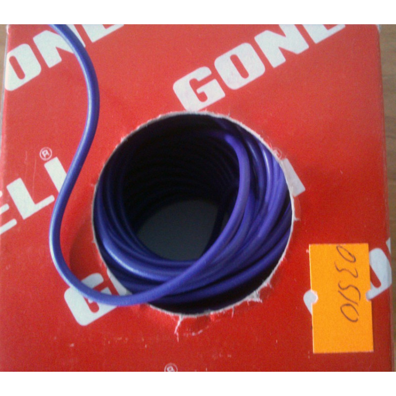 Cable eléctrico color violeta.