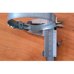 Abrazadera metálica 50 – 70 mm.