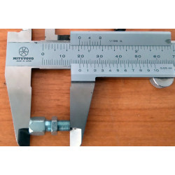 Tornillo tensor tapa carburador.