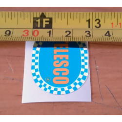 Adhesivo Telesco, fondo color azul.