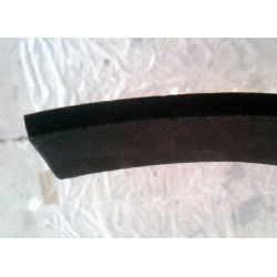 Junta autoadhesiva de caucho.